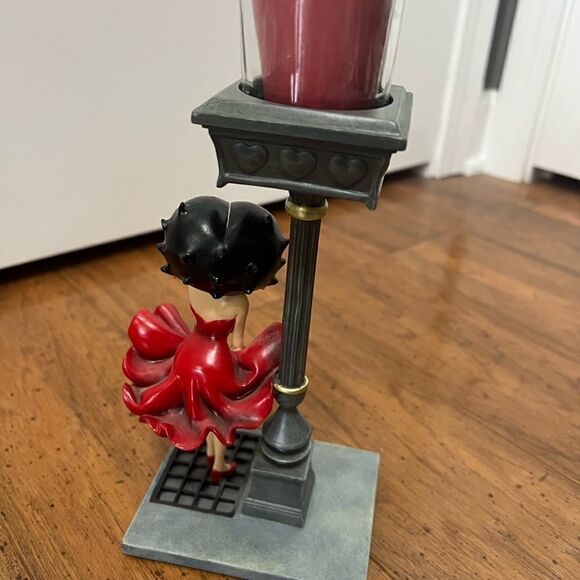 ⚡️SPRING CLEAN SALE⚡️ Betty Boop "What A Breeze" Lighted Figurine Candleholder - Picture 4 of 8